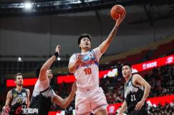 包含斯洛文尼亚女篮大胜瑞士，获得国际篮球比赛胜利的词条