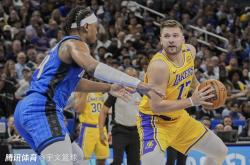 魔术绝杀时刻，复出首战轰40分点燃赛场，迎来胜利迎来胜利！