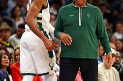 字母哥惊艳全场，关键时刻神级表现助攻爆棚，黄蜂逆转取胜！