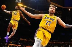 关于东契奇险胜三连败，爆发新星关键表现点燃全场！的信息