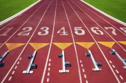 出色防守引发热议！，莱万多夫斯基在C9比赛中败北赛场气氛高涨