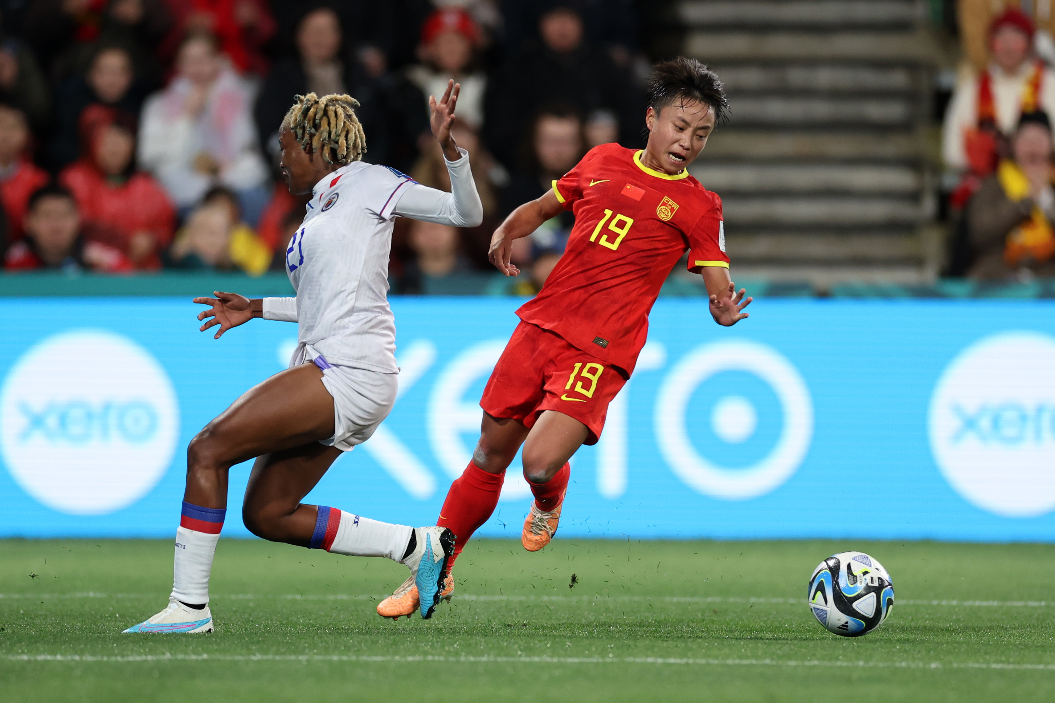 中国女足踢出精彩表现,惊艳全场 中国女足踢出精彩表现,惊艳全场