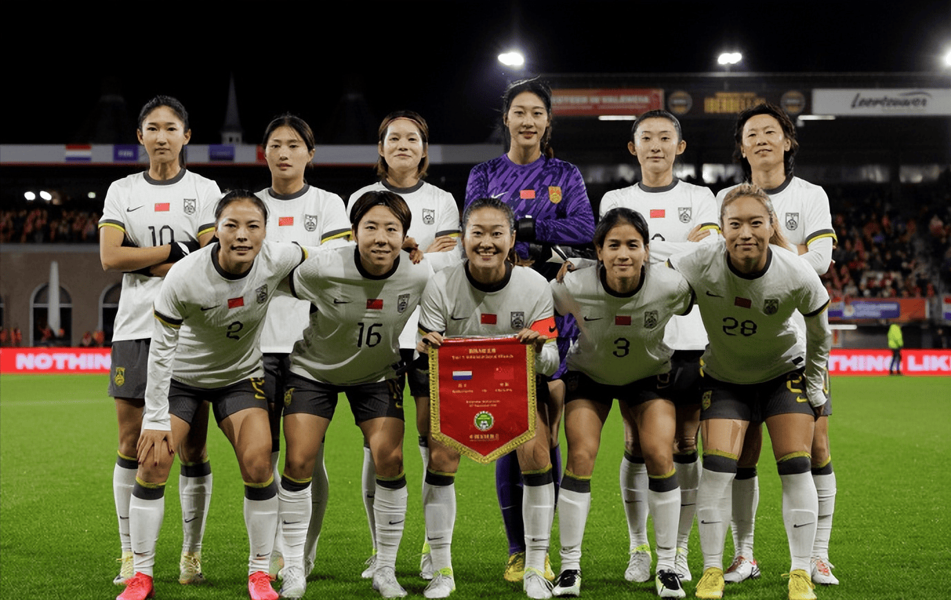 中国女足踢出精彩表现,惊艳全场 中国女足踢出精彩表现,惊艳全场