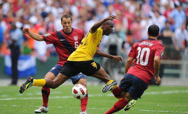 激情碰撞:欧洲杯上各队球员不同风格的比赛 激情碰撞:欧洲杯上各队球员不同风格的比赛