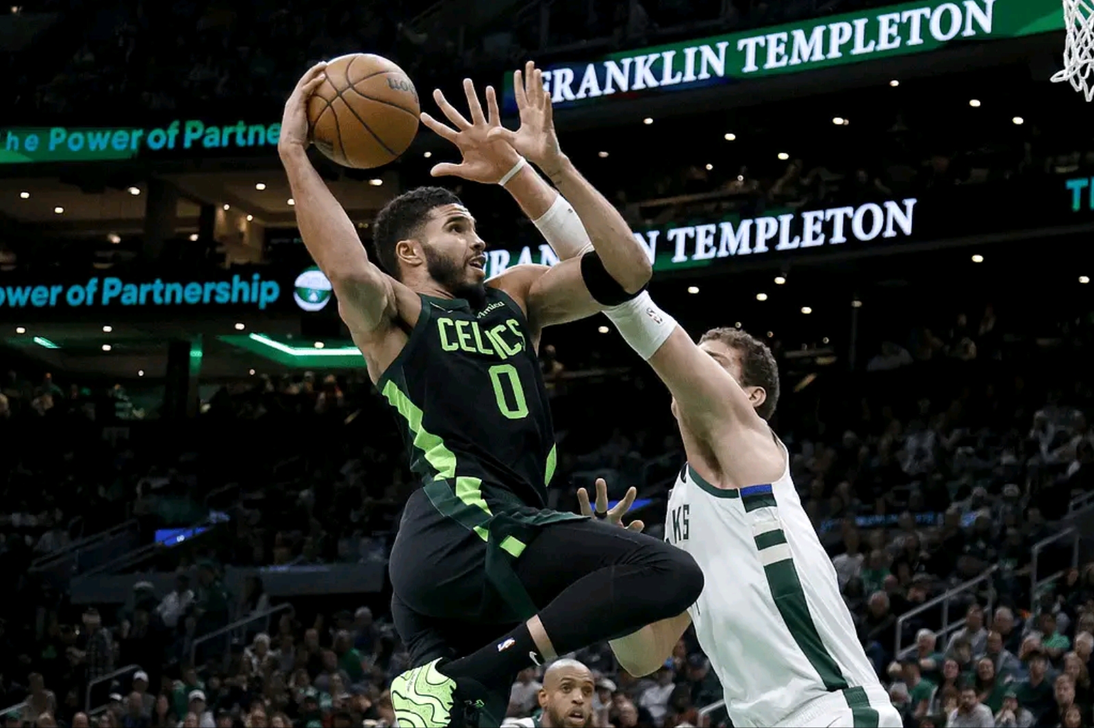 凯尔特人狂砍状态爆棚分，雄鹿迎来新赛季高光！