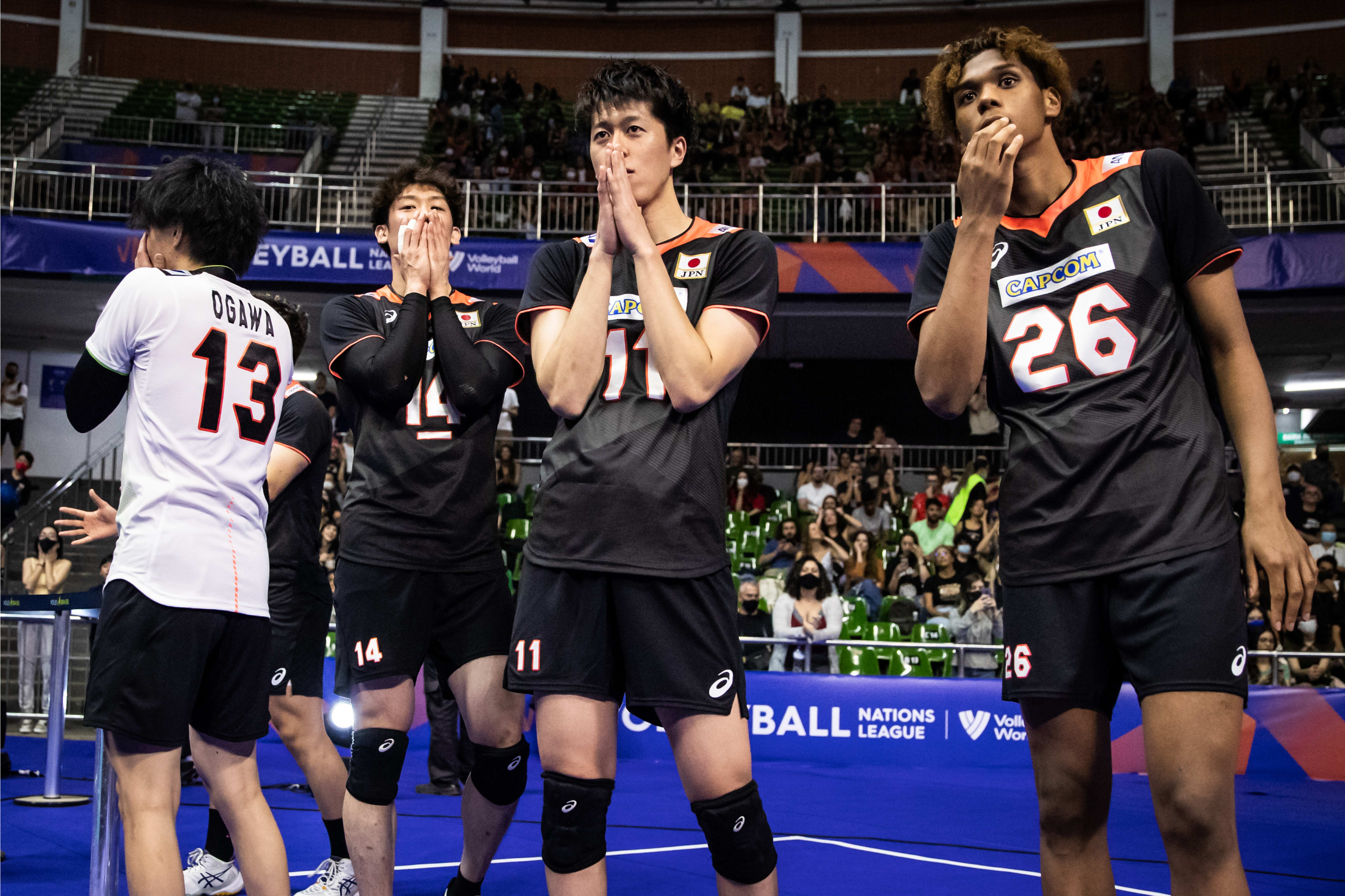 关于险胜首场状态出色，热火观众沸腾！，Scout重返赛场观众掌声雷动的信息