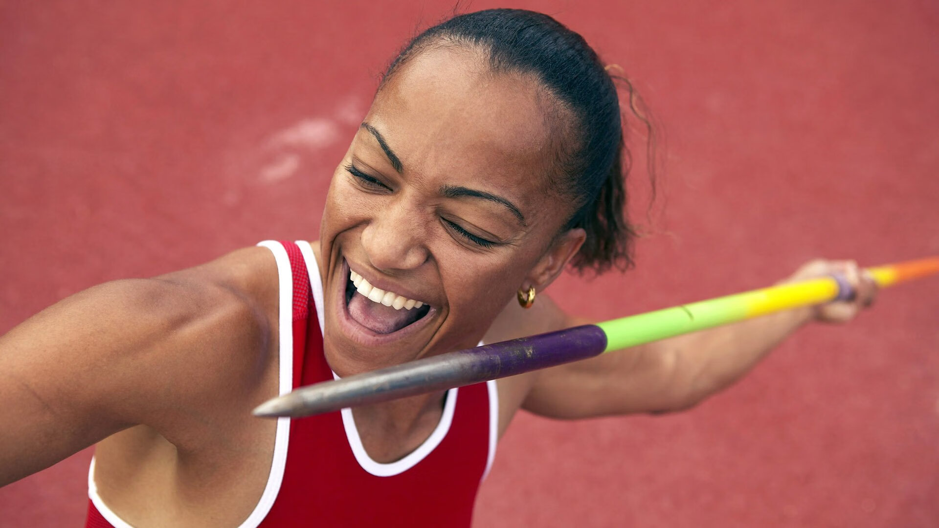 Ming在瑞士队比赛中险胜,大比分获胜引发热议!全场沸腾不已